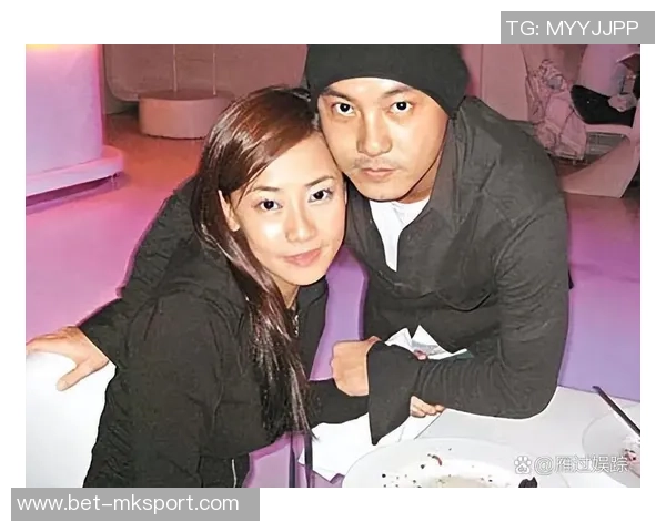 张卫健与功夫足球的爱情故事揭秘他的妻子背后的支持与陪伴